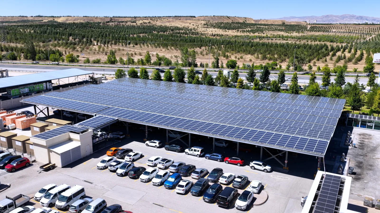 Çevre, Şehircilik ve İklim Değişikliği Bakanlığı, elektriğini güneşten sağlıyor