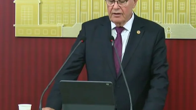 CHP'li Öztrak: Yeni Partili milletvekilleri; size dağıtılan para CHP'ye aittir