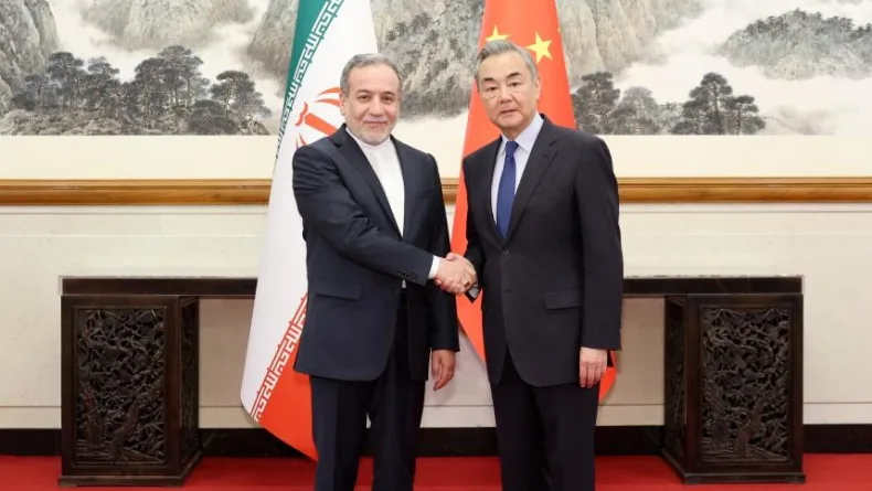 Çin Dışişleri Bakanı Wang, İranlı mevkidaşı Arakçi ile görüştü