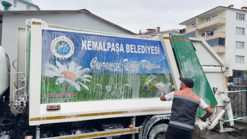 Çöp kamyonunu oyuncaklarla süsledi, çocukların neşesi oldu/ Ek fotoğraflar