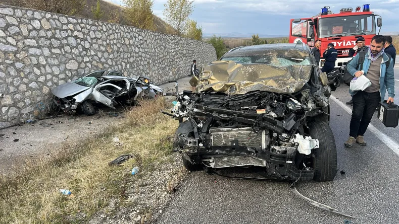 Çorum’da otomobil ile cip çarpıştı; 4 ölü, 2 yaralı