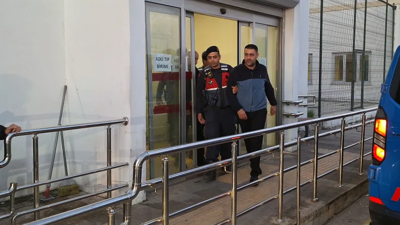 Çukurova Belediyesi'ne operasyonda gözaltına alınan 49 şüpheli adliyede