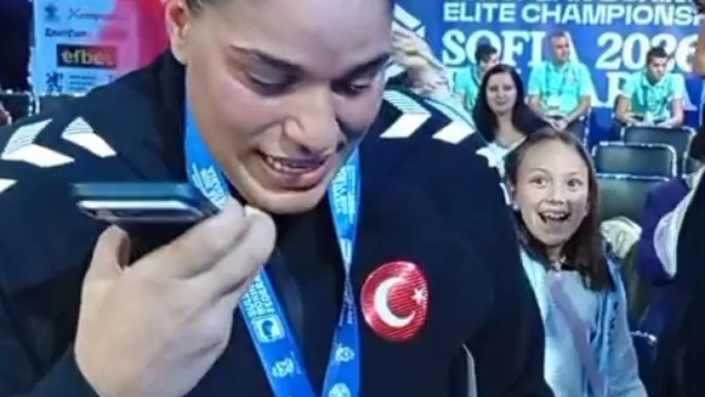 Cumhurbaşkanı Erdoğan, Avrupa Boks Şampiyonu Havvanur Kethüda'yı kutladı
