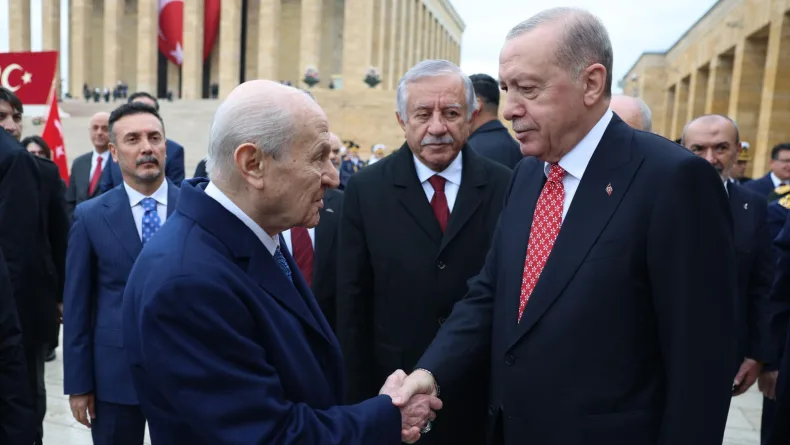 Cumhurbaşkanı Erdoğan'dan 'KAAN' desenli kravat tercihi