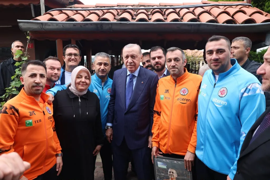 Cumhurbaşkanı Erdoğan, İstanbul Kastamonuspor kulübünü ziyaret etti