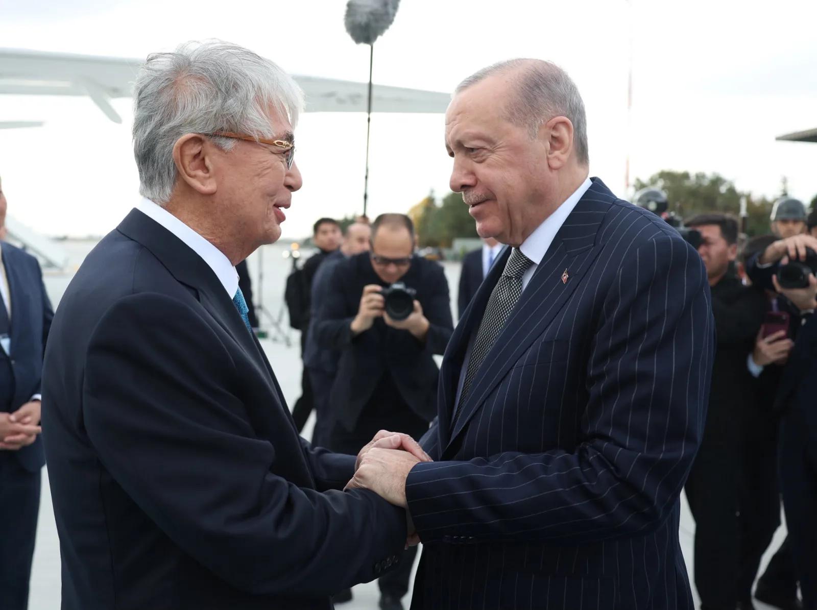 Cumhurbaşkanı Erdoğan, Kazakistan Cumhurbaşkanı Tokayev'i karşıladı