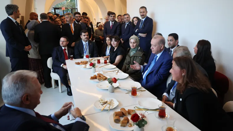 Cumhurbaşkanı Erdoğan, New York'ta kafede vatandaşlarla bir araya geldi