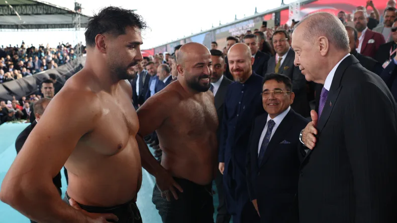 Cumhurbaşkanı Erdoğan, Yağlı Güreş Cumhurbaşkanlığı Kupası final mücadelelerini izledi