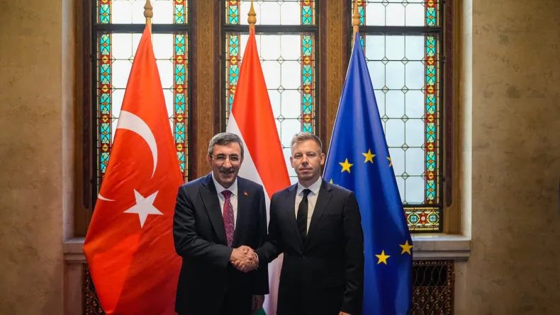 Cumhurbaşkanı Yardımcısı Yılmaz, Macaristan Başbakanı Magyar ile görüştü