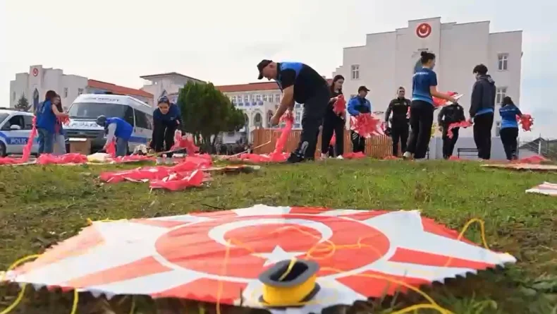 Cumhuriyetin 103’üncü yıldönümünde 103 uçurtma gökyüzüyle buluştu