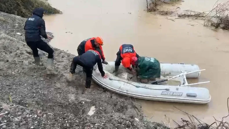 Dalaman'da çay taştı, yollar göle döndü, su baskınları yaşandı (2)