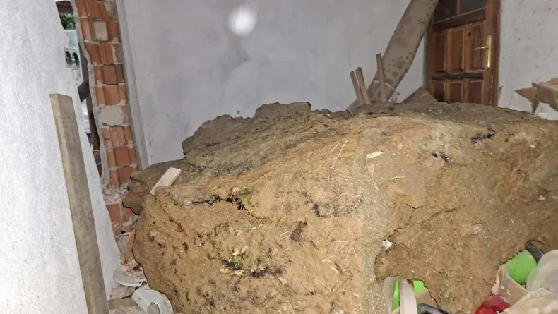 Dalaman'da çay taştı, yollar göle döndü, su baskınları yaşandı (3)