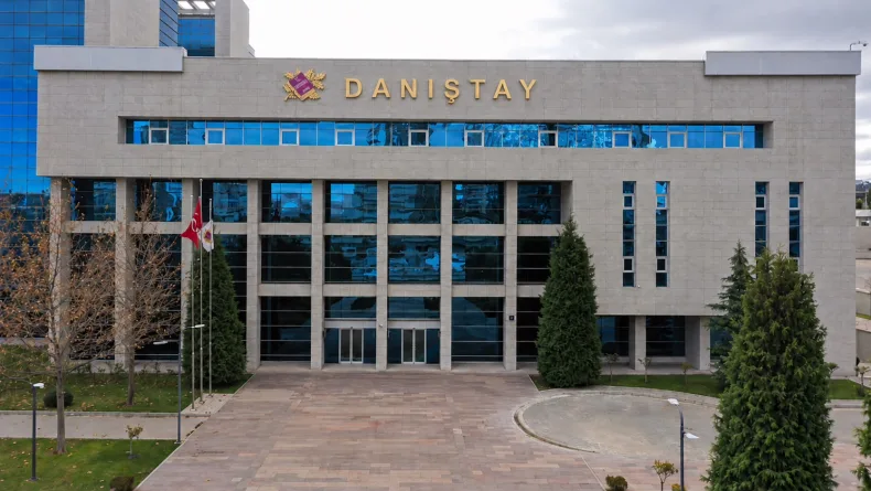 Danıştay'dan kopya cezasının sicilden silinmesini isteyen öğrenci lehine karar