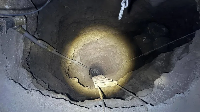 Defineciler evin içinde 25 metrelik kuyu kazdı; 2 gözaltı