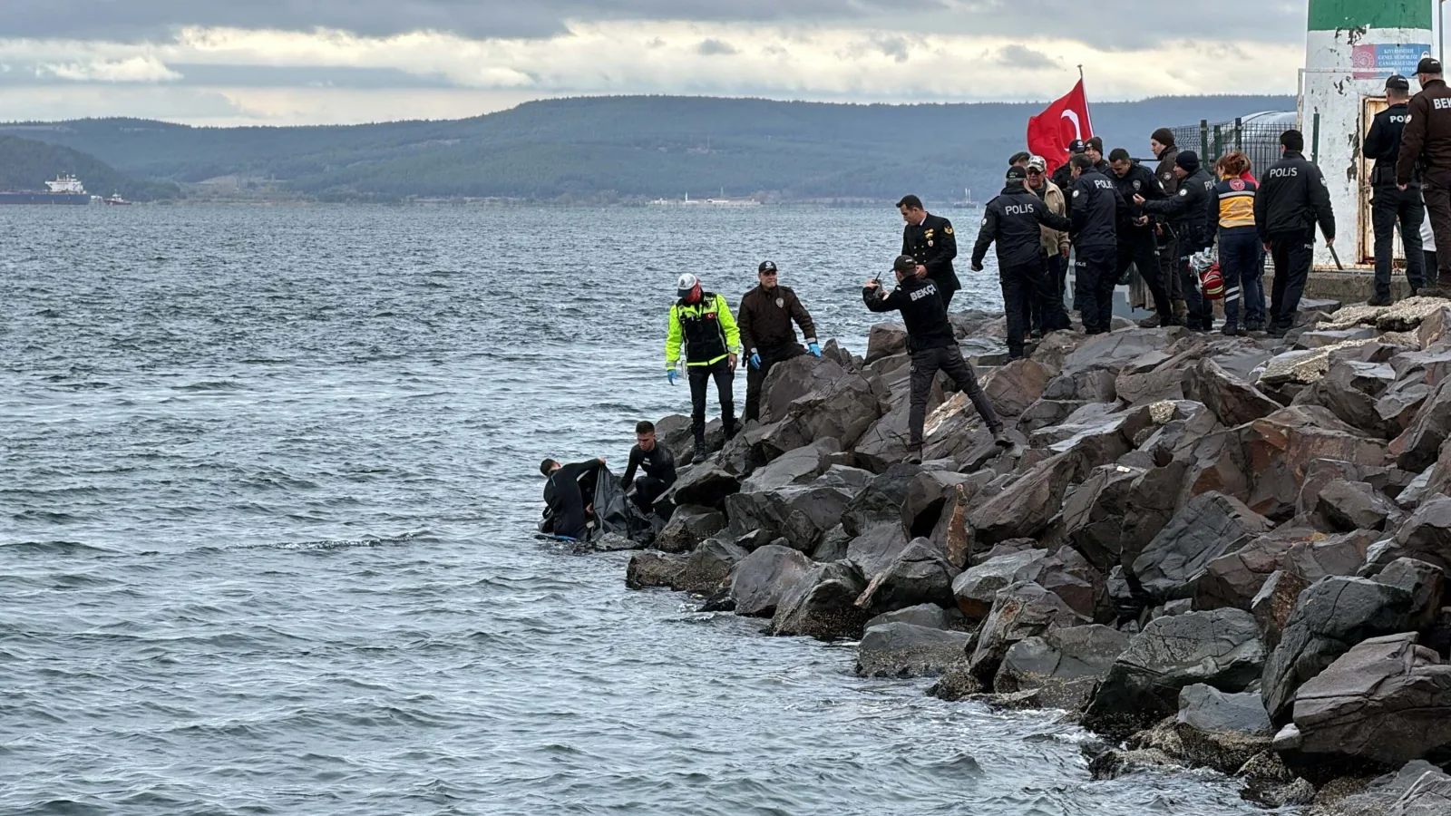Denizde erkek cesedi bulundu