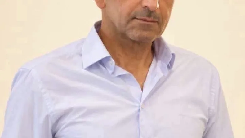 Depremde eşi ve 2 kızını kaybeden işçi, çöken merdivenin altında kalıp öldü/Ek fotoğraf