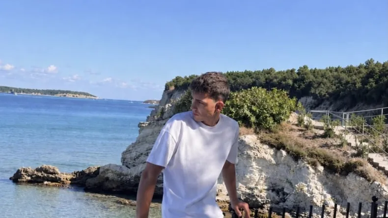 Devrilen motosikletin sürücüsü Ömer öldü