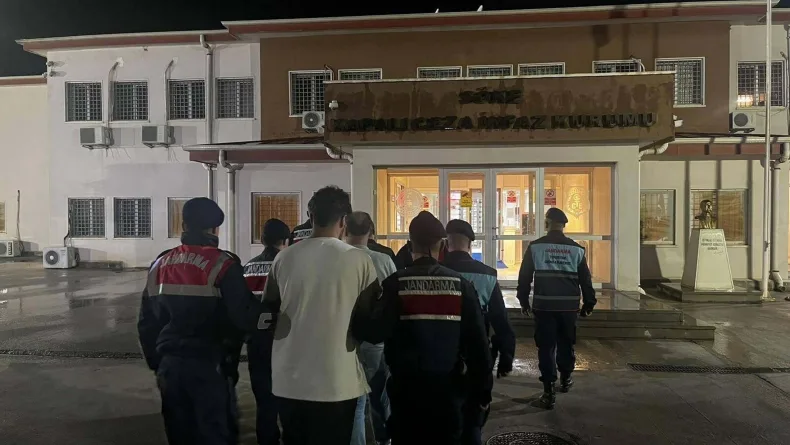 Didim’de 8 kaçak göçmen ile otel sahibi ve çalışanı tutuklandı