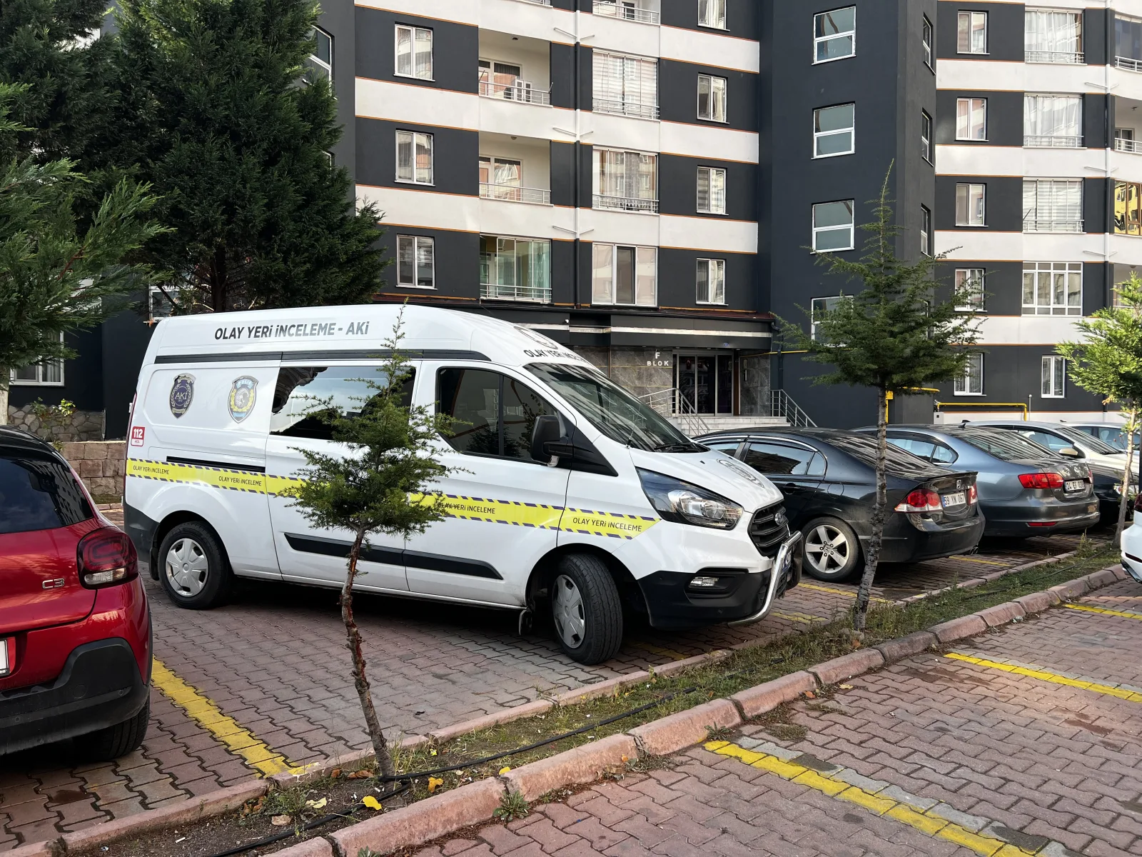 Dini nikahla birlikte yaşayan çift, bıçakla birbirini yaraladı