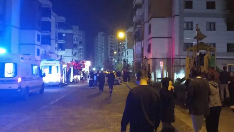 Diyarbakır’da apartman dairesinde yangın: 5 kişi dumandan etkilendi