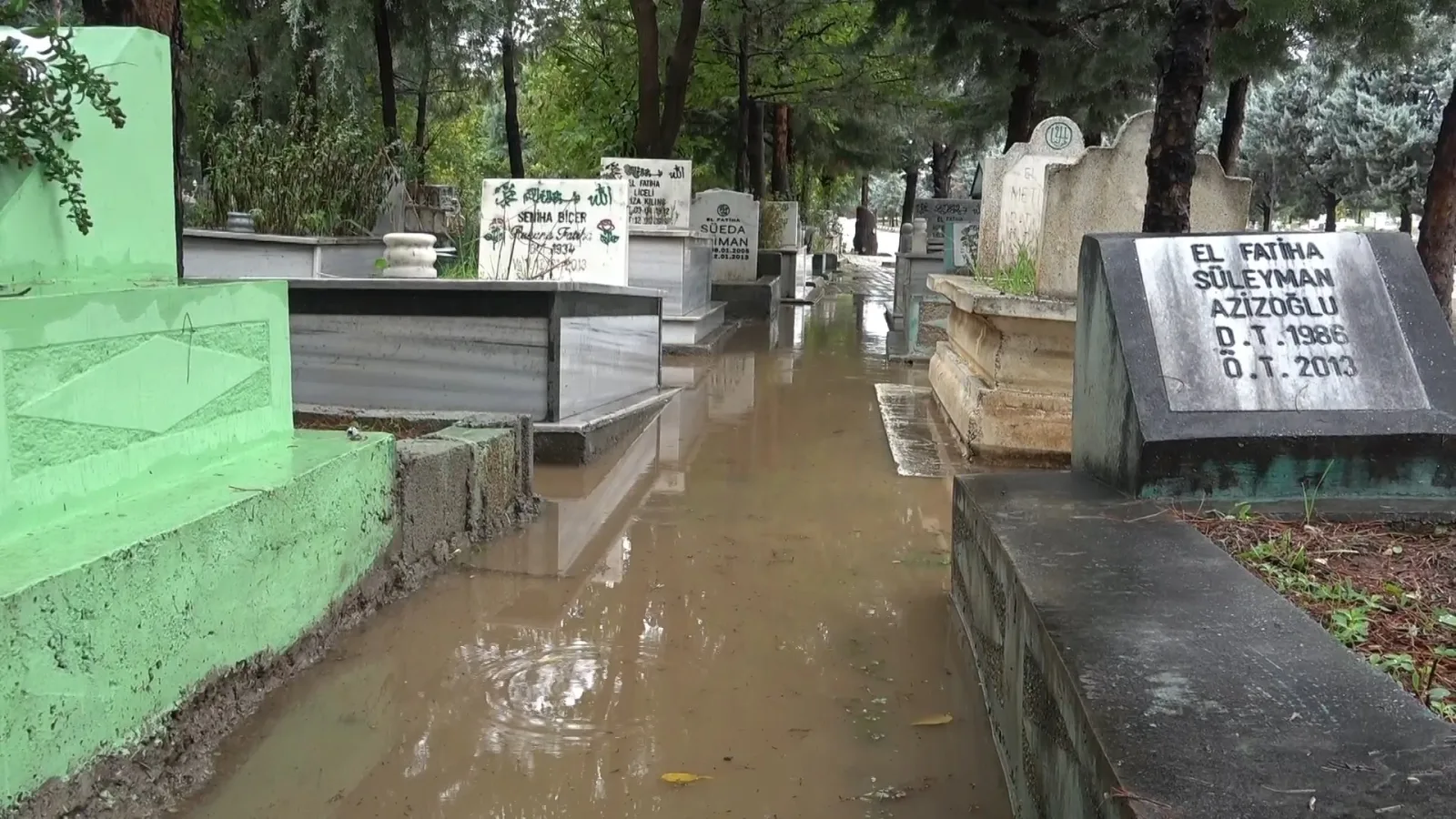 Diyarbakır'da sağanak; yollar göle döndü, su baskınları yaşandı (3)