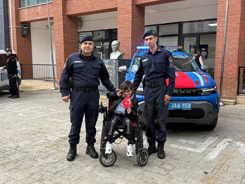 DMD'li Muhammet’in ekip araçlarıyla şehir turu hayali, Vali Ergün’ün talimatıyla gerçek oldu