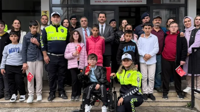DMD'li Muhammet’in ekip araçlarıyla şehir turu hayali, Vali Ergün’ün talimatıyla gerçek oldu