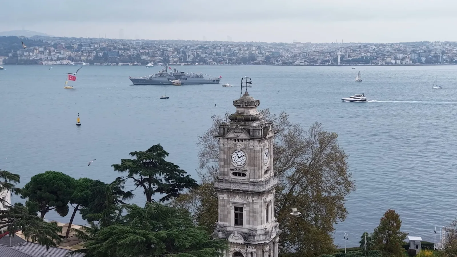 Dolmabahçe açıklarına demirleyen TCG Kemalreis havadan görüntülendi
