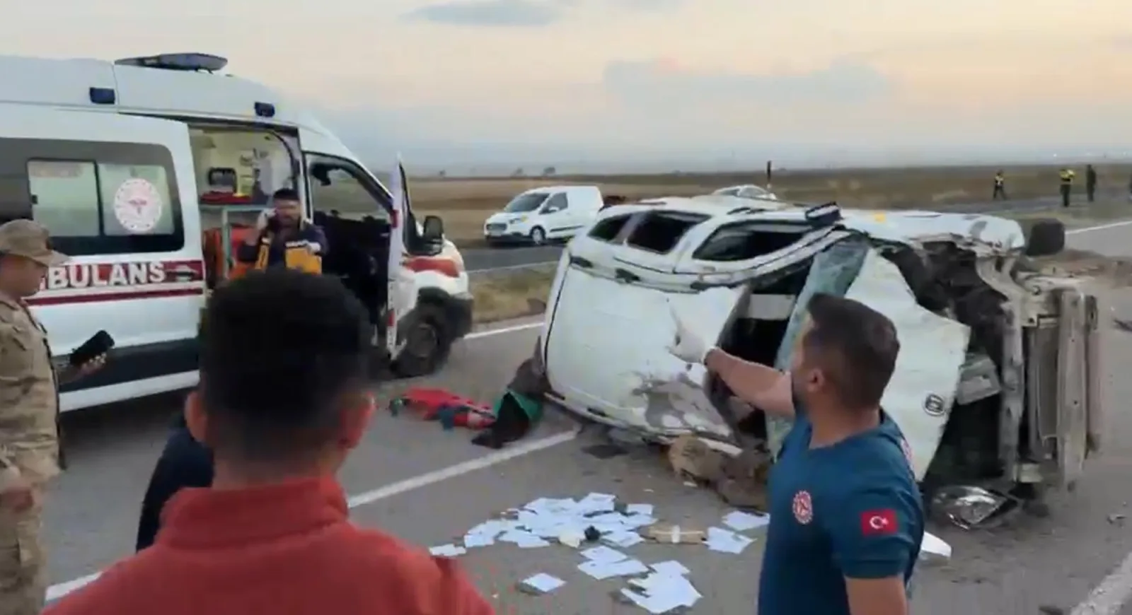 Düğün davetiyesi götürdükleri araç takla attı; 3'ü çocuk 6 yaralı