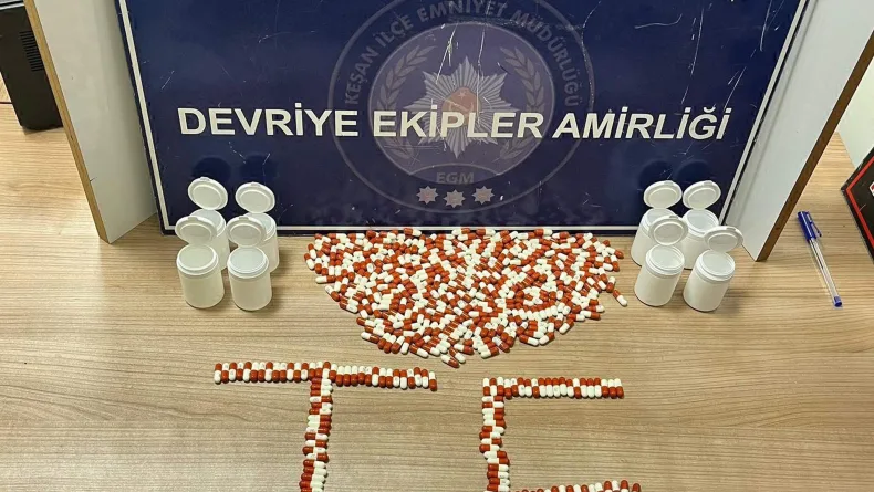 Durdurulan araçta 413 sentetik hap ele geçirildi; 4 gözaltı