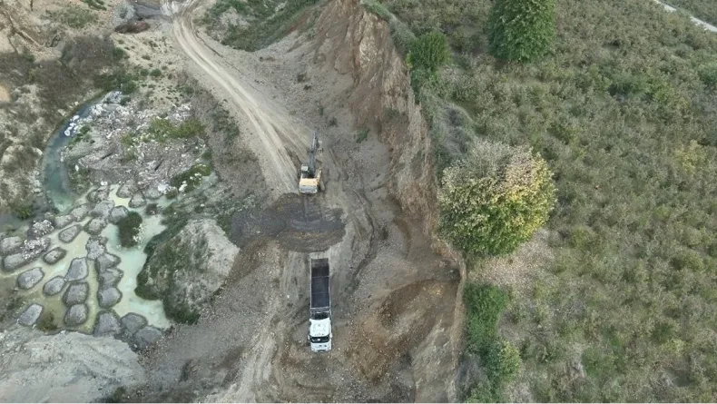Düzce’de sanayi atıklarını araziye döken 8 şüpheli suçüstü yakalandı