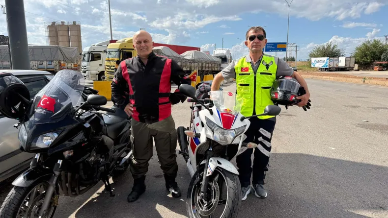 Düzce'den motosikletle umreye giden 2 kişi, Suriye'ye geçti