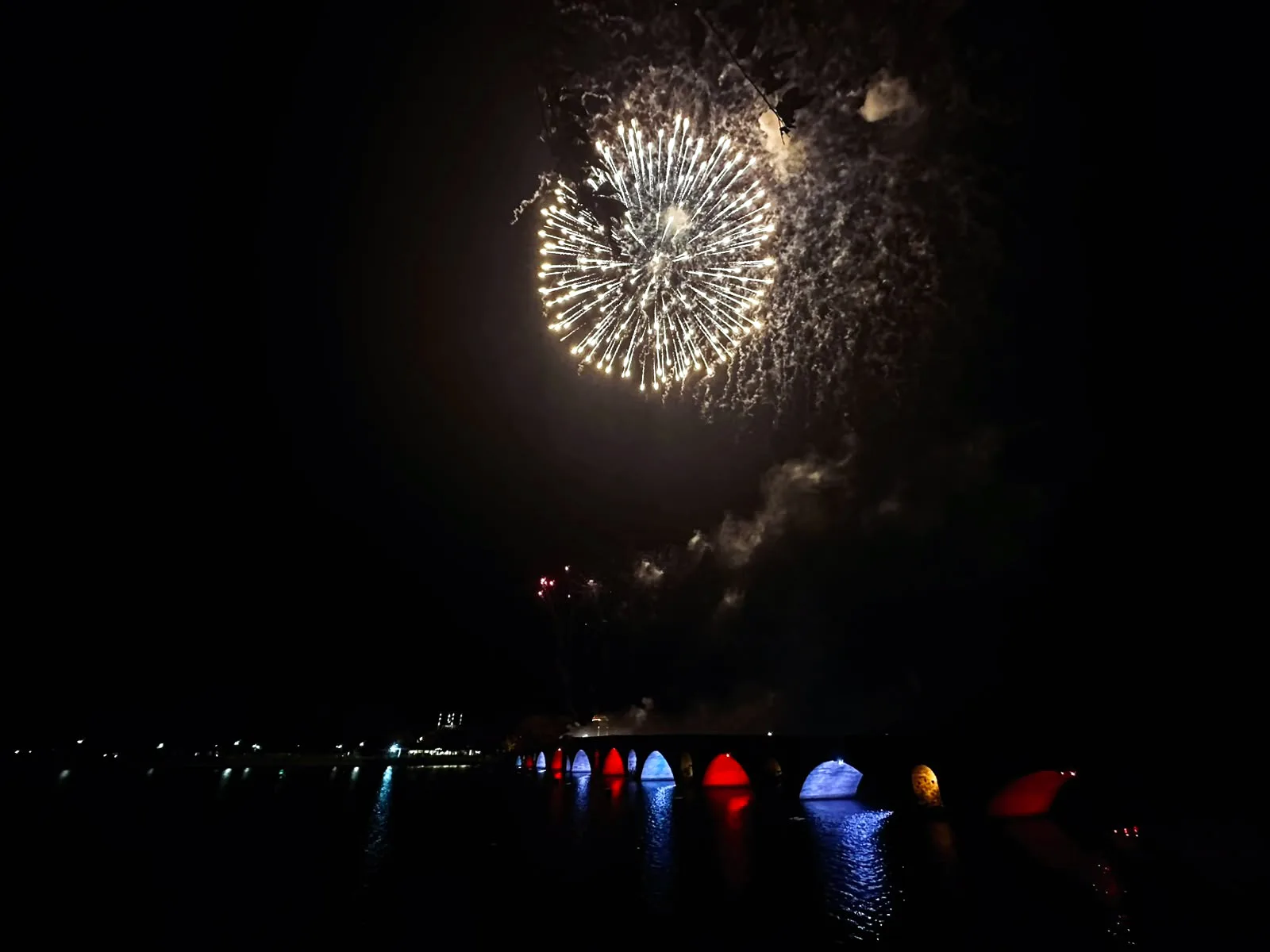 Edirne’de Cumhuriyet Bayramı kutlamalarında fener alayı ve havai fişek gösterisi