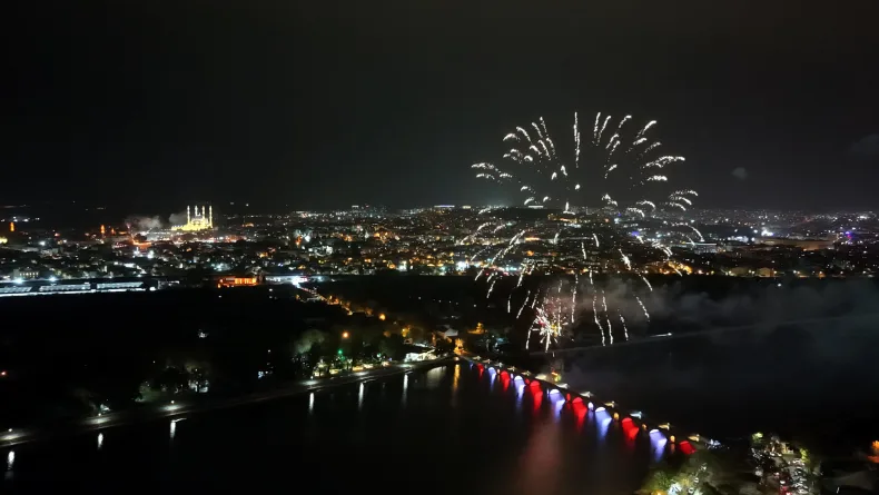 Edirne’de Cumhuriyet Bayramı kutlamalarında fener alayı ve havai fişek gösterisi / Ek fotoğraflar