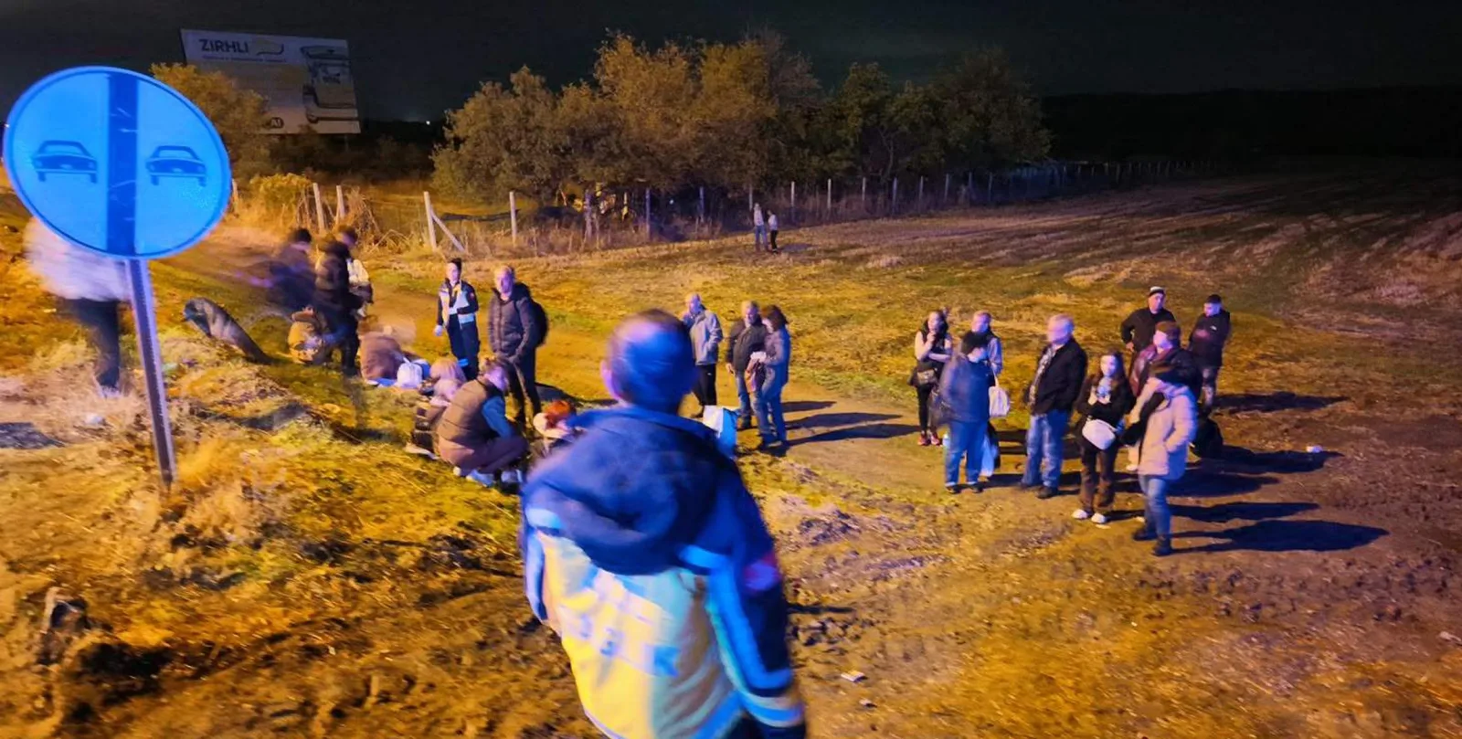 Edirne'de tur otobüsü, TIR'a çarptı: 10 yaralı