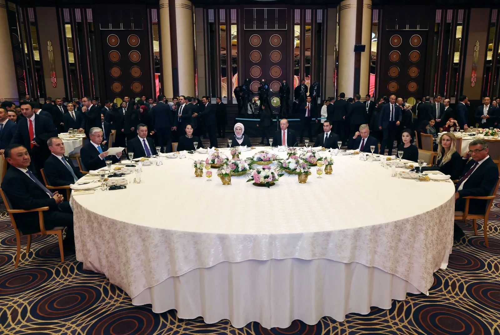Emine Erdoğan'dan TDT liderleriyle akşam yemeği paylaşımı