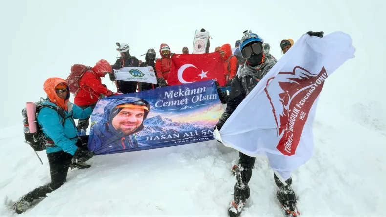 Erciyes Dağı'nda düşüp ölen rehber için anma tırmanışı