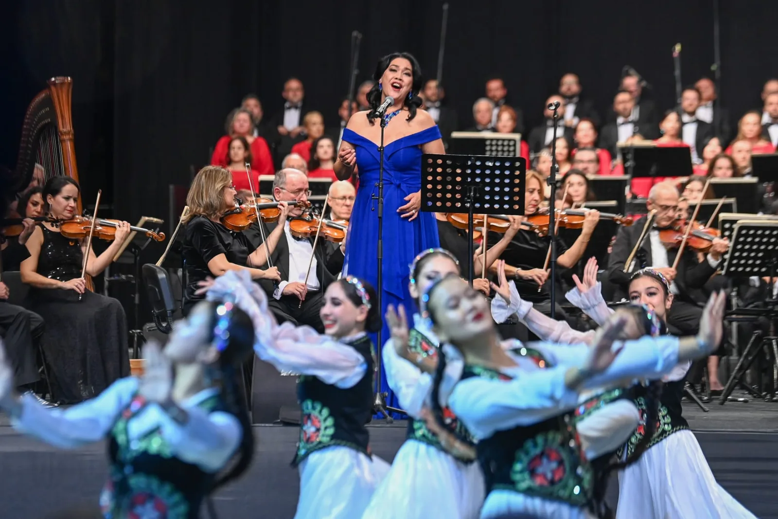 Ersoy: Farklı coğrafyalardan yükselen sesler, cumhuriyetimizin coşkusunda birleşti