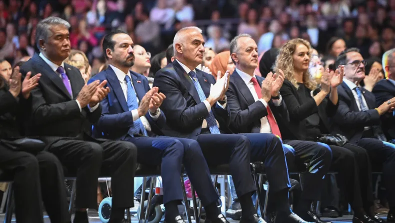 Ersoy: Farklı coğrafyalardan yükselen sesler, cumhuriyetimizin coşkusunda birleşti