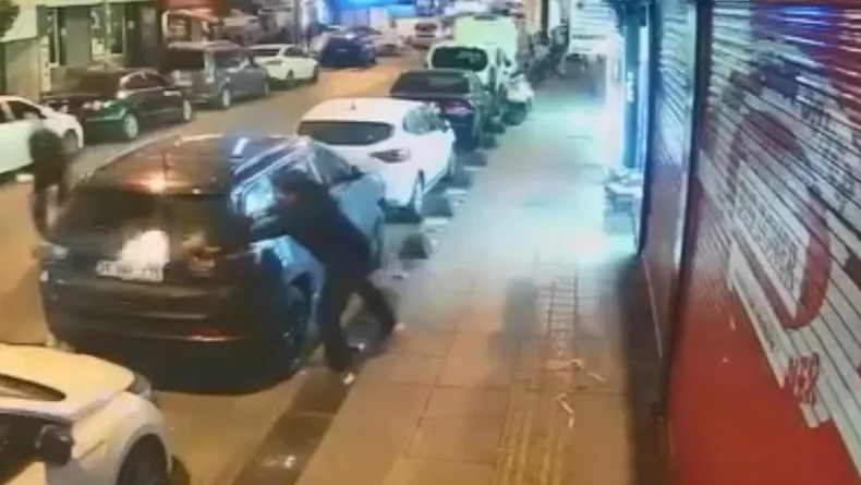 Esenler’de 2 kişinin yaralandığı silahlı kavganın görüntüleri ortaya çıktı: 3 gözaltı