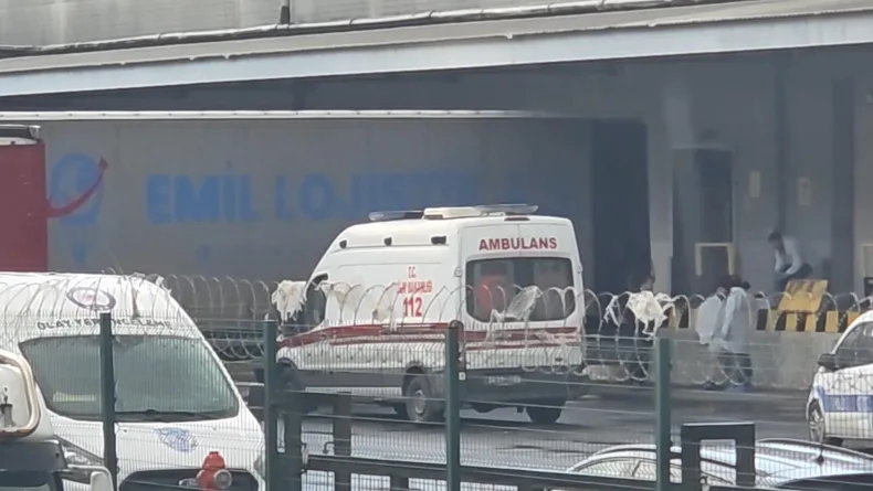 Esenyurt'ta 2 TIR arasında sıkışan şoför hayatını kaybetti