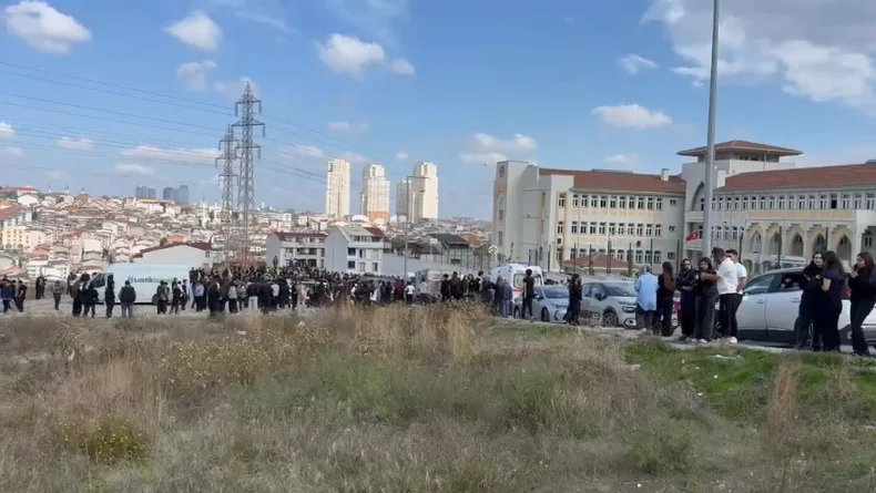 Esenyurt'ta öğrenciler arasında kavga; 2 yaralı -1