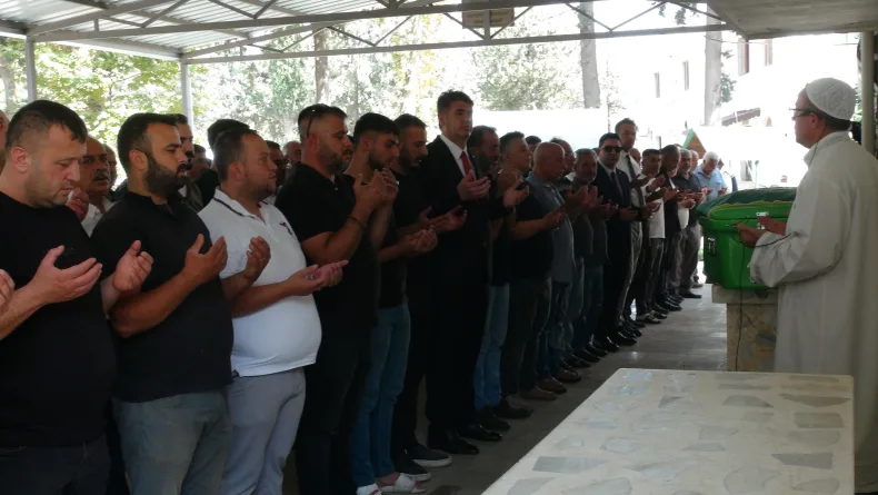 Eşi tarafından vurulan 3 çocuk annesi, toprağa verildi