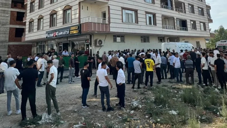 Eşi ve 2 çocuğunu öldürüp, intihar etti