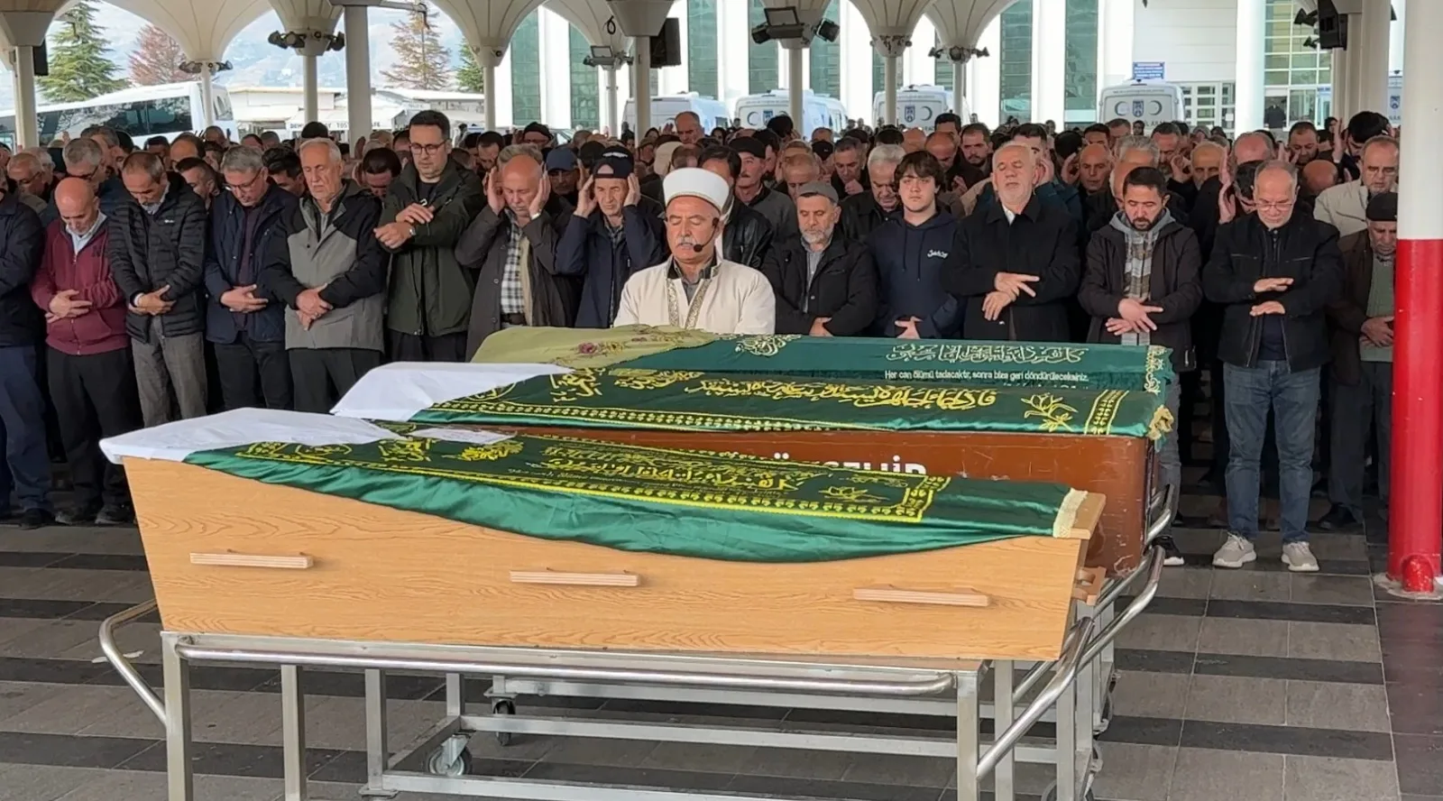 Eski eşi tarafından öldürülen kadın toprağa verildi