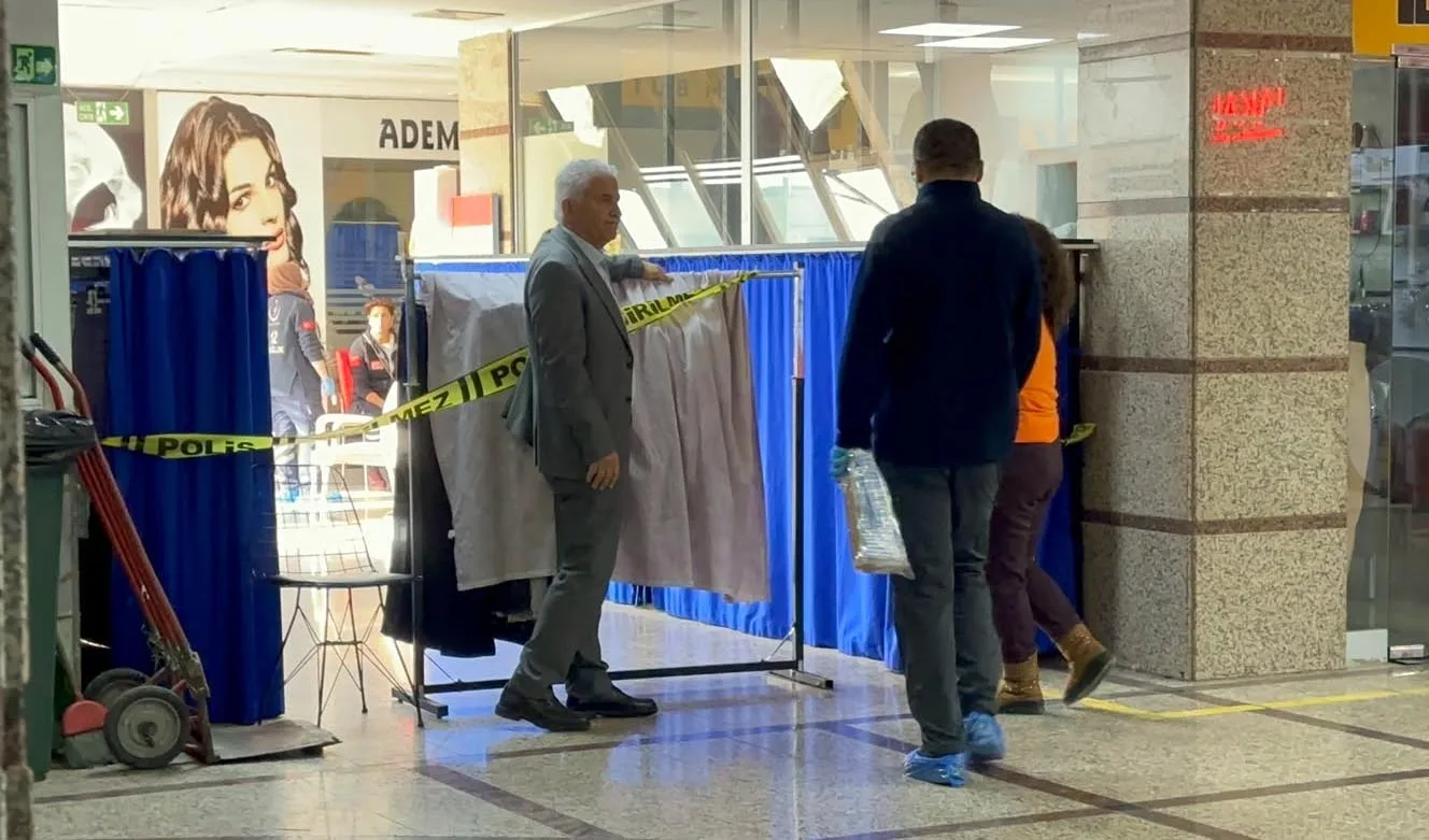 Eski eşini tabancayla öldürüp, intihar etti