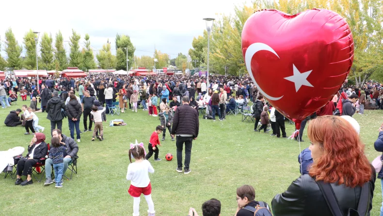 Eskişehir’de Cumhuriyet kutlamalarında SOLOTÜRK’ten gösteri uçuşu / Ek fotoğraflar