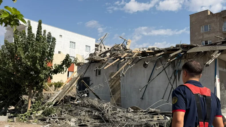 Ev inşaatında beton dökümü sırasında çökme: 5 yaralı