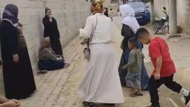 Ev sahibini bıçaklayıp sandalyeye bağladılar, gasbettikleri altınlarla kaçtılar