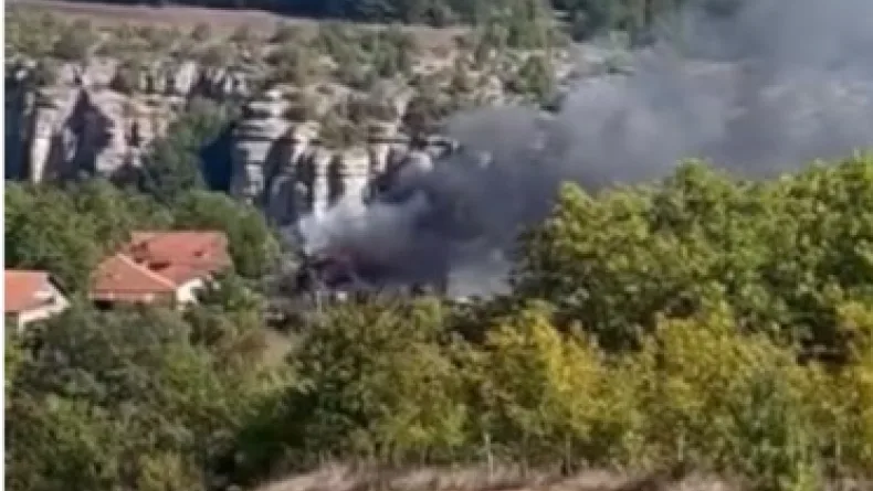 Evin çatısında çıkan yangın söndürüldü